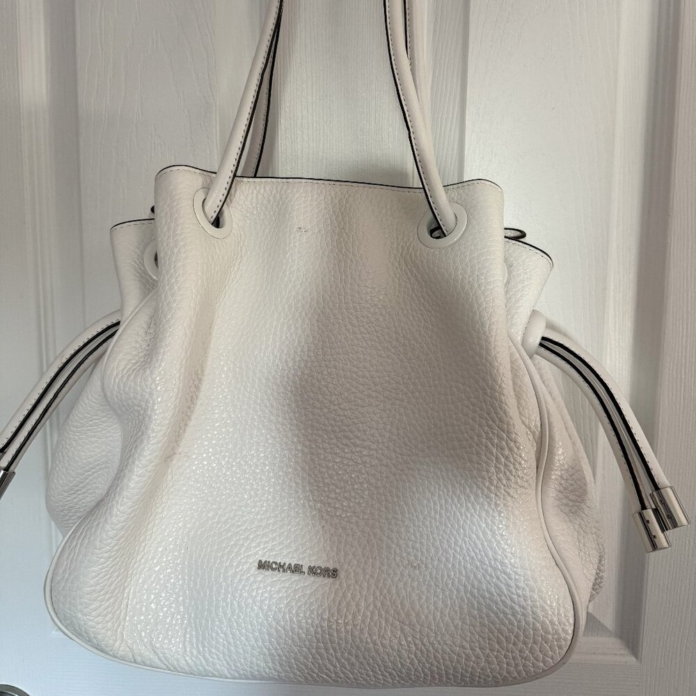 MICHAEL KORS Dalia Pebbled Leather Shoulder Bag in White